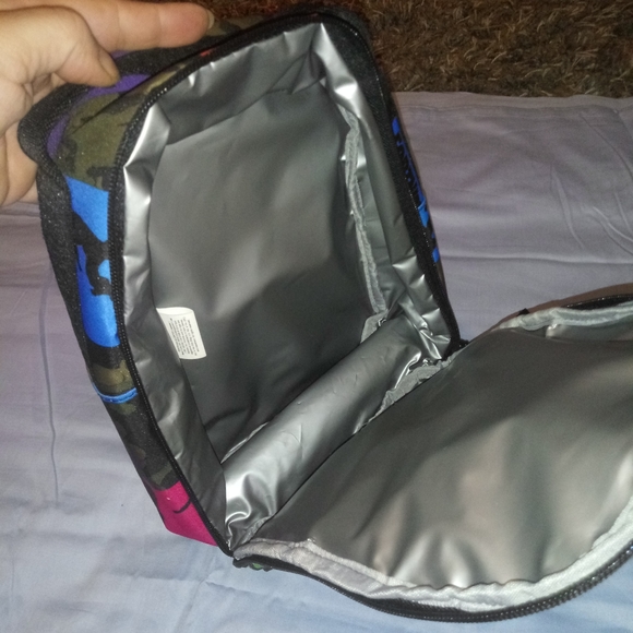 Lunch bag. - Picture 3 of 5